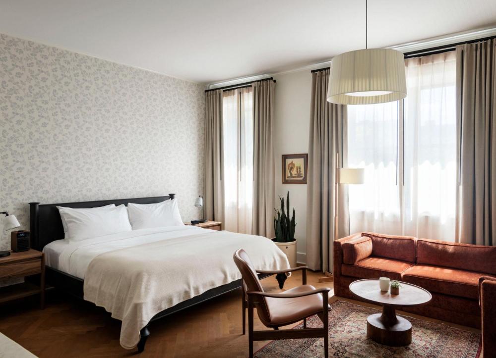 King Suite interior