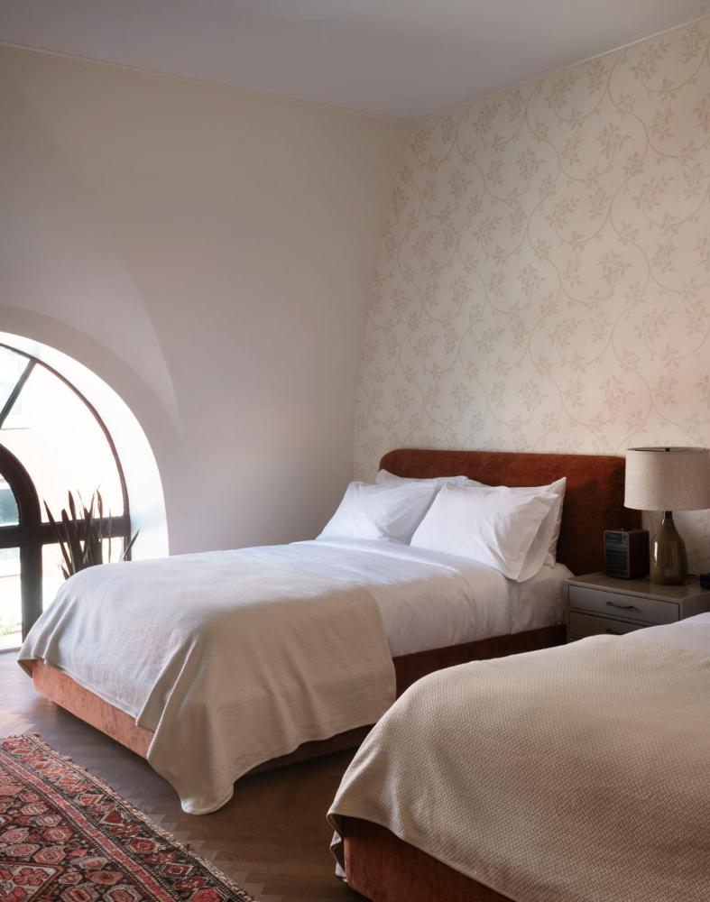 Deluxe Queen Room interior