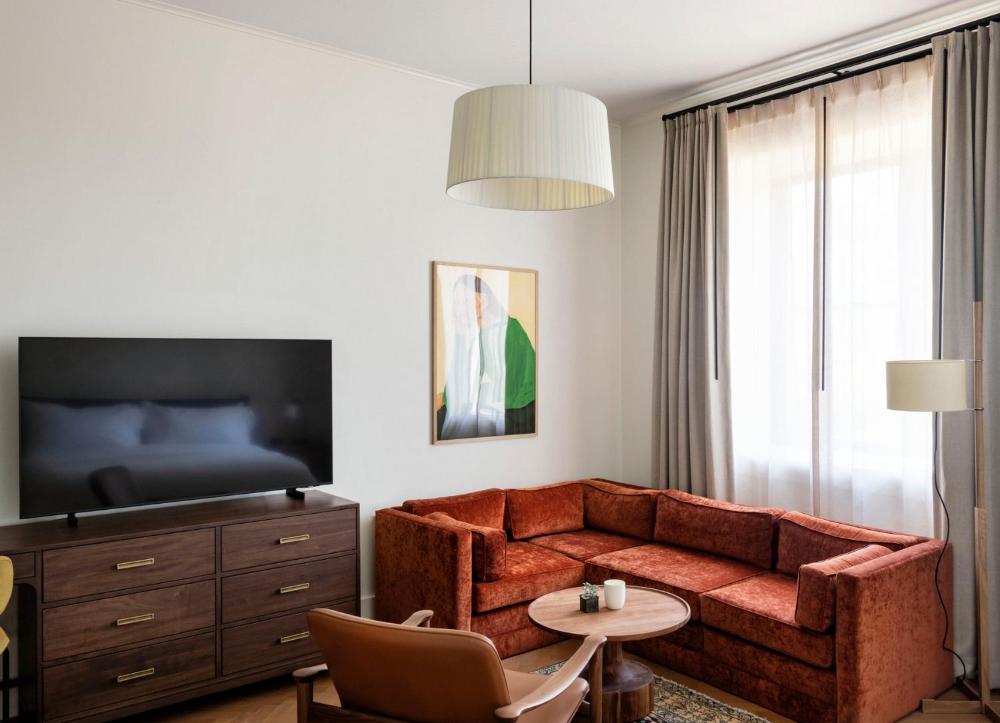 Deluxe King Room interior